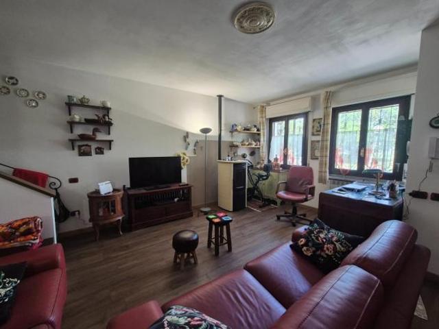 Villetta a schiera in vendita a Venturina Terme Campiglia Marittima 104 mq Rif: 1412747