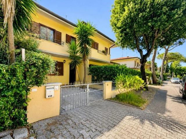 Villetta a schiera in vendita a Viareggio 156 mq Rif: 1419713