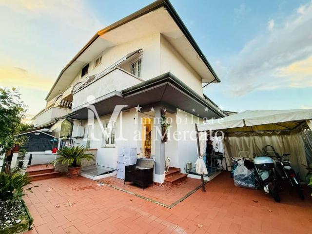 Villetta a schiera in vendita a Viareggio LU