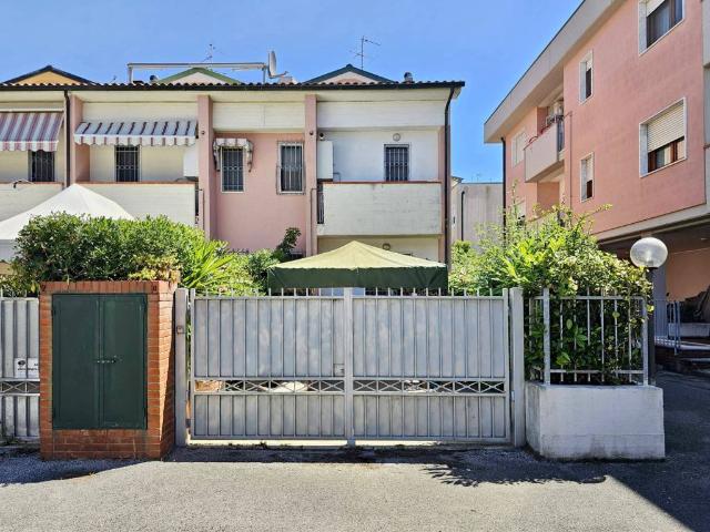 Villetta a schiera in vendita a Viareggio LU