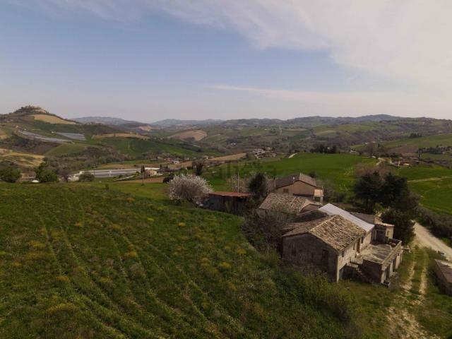 Villetta a schiera in vendita di 400 m² in Contrada Colle, 17