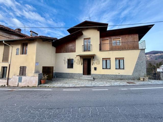 Villetta a schiera in vendita di 403 m² in Via Tenente Umberto Florio, 2
