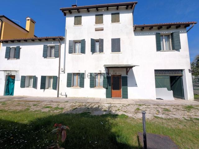 Villetta a schiera in vendita di 410 m² in Viale Brigata Marche