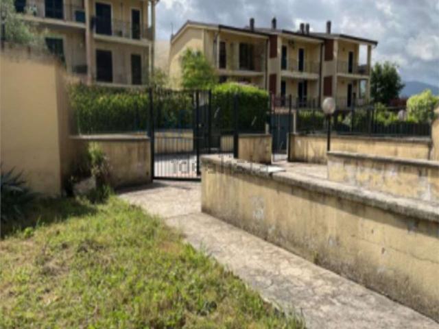 Villetta a schiera in vendita di 410 m² in Viale Dante Alighieri