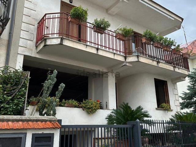 Villetta a schiera in vendita di 412 m² in Via G. Matteotti, 53