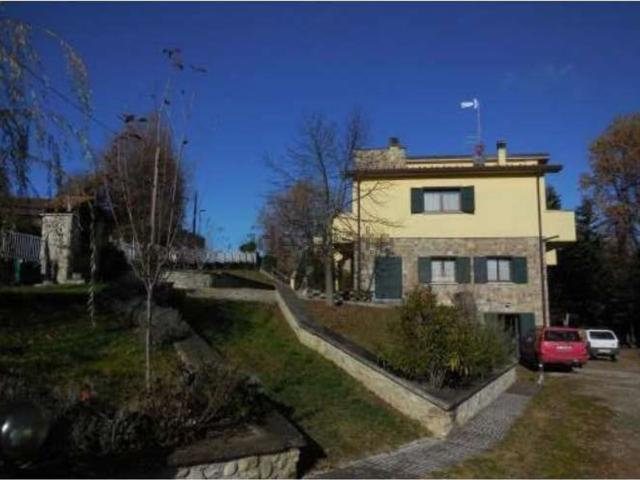 Villetta a schiera in vendita di 420 m² in Via Giacomo Puccini, 7