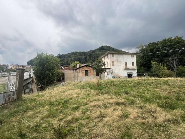 Villetta a schiera in vendita di 431 m² in Frazione Prina, 27