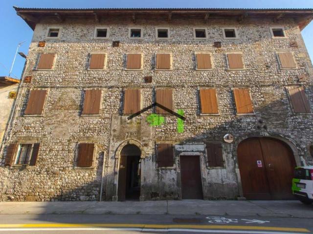 Villetta a schiera in vendita di 439 m² in Via Luchino Luchini, 8