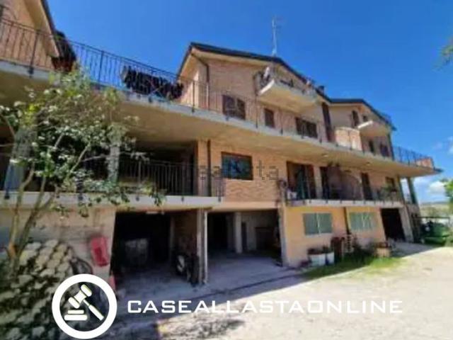 Villetta a schiera in vendita di 442 m² in Strada Veregrense