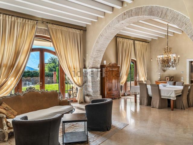 Villetta a schiera in vendita di 450 m² in Via Molini