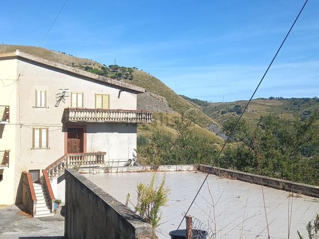 Villetta a schiera in vendita di 482 m² in Via Candidato