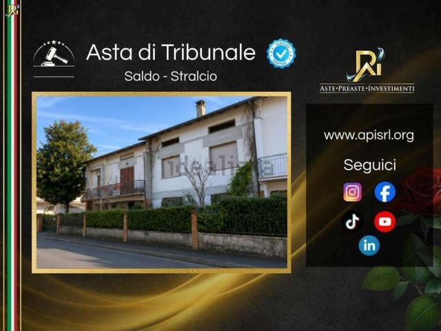 Villetta a schiera in vendita di 494 m² in Via XXV Aprile, 15