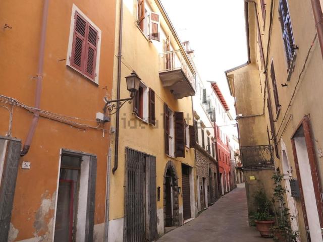 Villetta a schiera in vendita di 495 m² in Via Montebello, 50