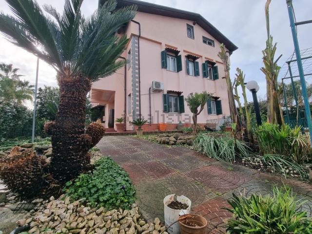 Villetta a schiera in vendita di 600 m² in Via Matilde Serao