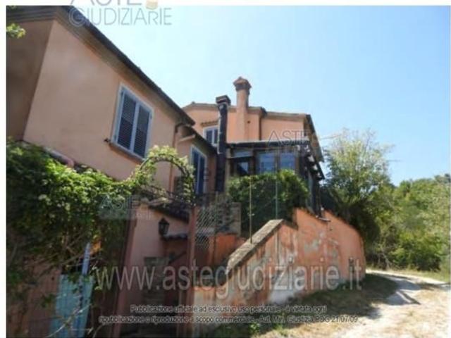 Villetta a schiera in vendita di 646 m²