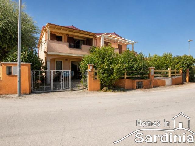 Villetta a schiera in vendita di 68 m² in Via Lu Razzoni, 4