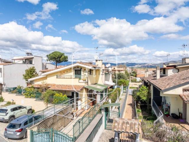 Villetta a schiera in vendita di 70 m² in Via Montottone, 78