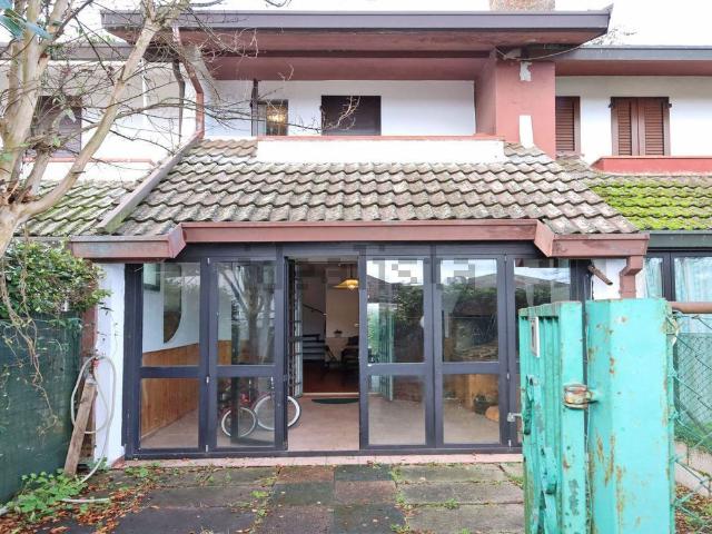 Villetta a schiera in vendita di 74 m² in Largo Saturno