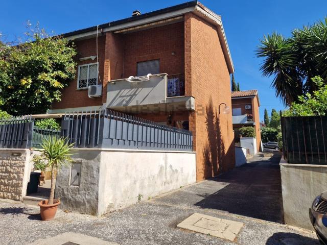 Villetta a schiera in vendita di 75 m² in Via Monte Gran Paradiso