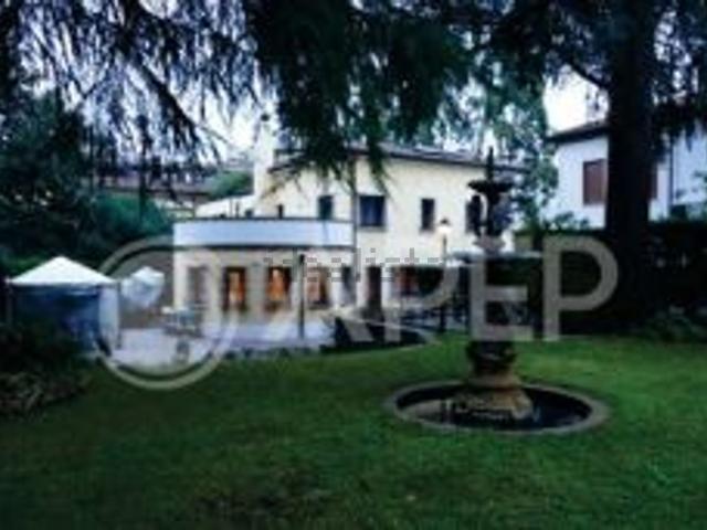 Villetta a schiera in vendita di 762 m² in Via dei Mille, 12