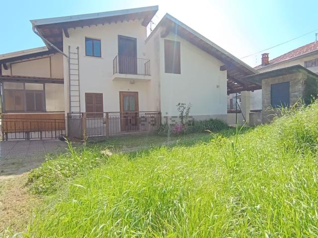 Villetta a schiera in vendita di 80 m² in Frazione Ferrere, 53