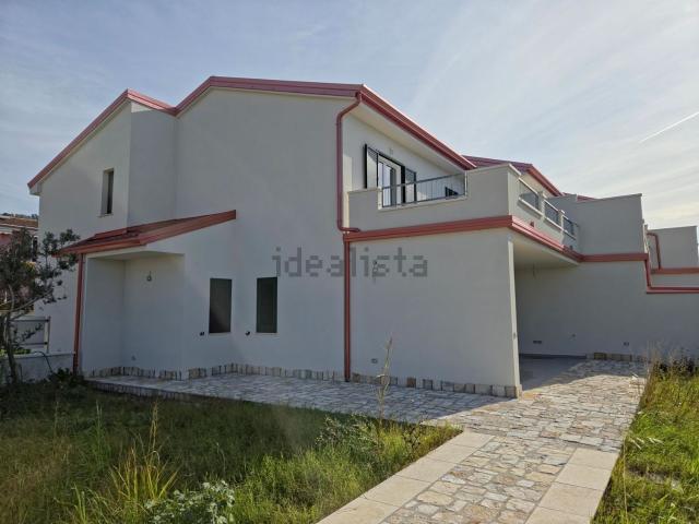 Villetta a schiera in vendita di 80 m² in Strada Statale 18 Tirrena Inferiore, 8
