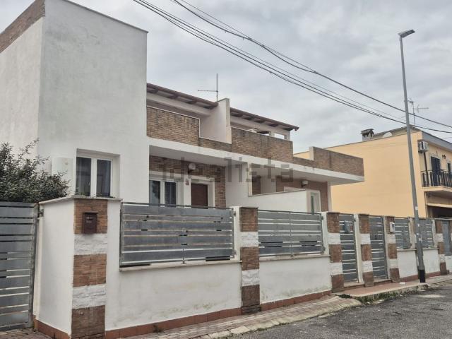 Villetta a schiera in vendita di 81 m² in Via Arzachena