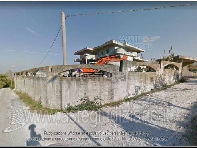 Villetta a schiera in vendita di 853 m² in Contrada Colli, 1