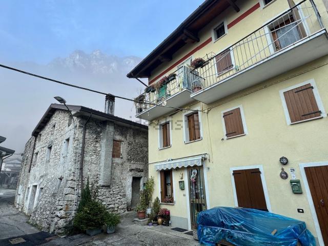 Villetta a schiera in vendita di 86 m² in Frazione Carpen, 30