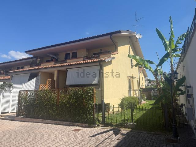 Villetta a schiera in vendita di 90 m² in Via Borgosesia, 107