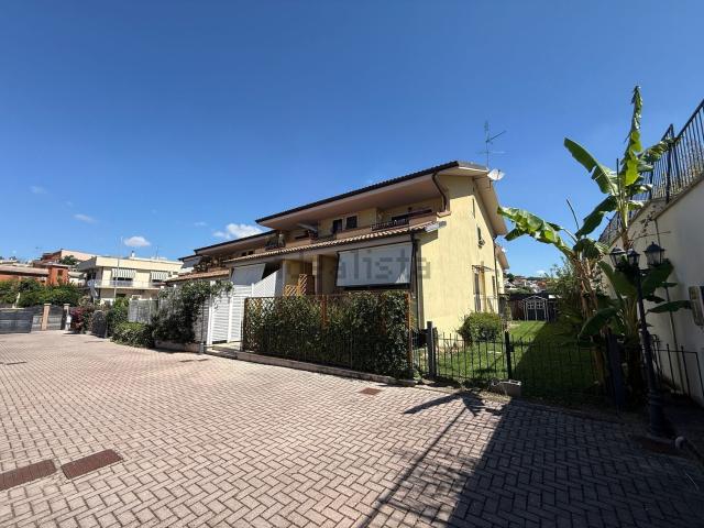 Villetta a schiera in vendita di 90 m² in Via Borgosesia, 97