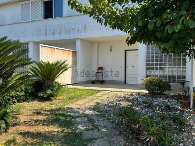 Villetta a schiera in vendita di 90 m² in Via del Triangolo, 8