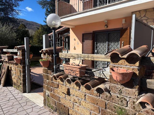 Villetta a schiera in vendita di 90 m² in Via Fabrizio De Britiis, 35