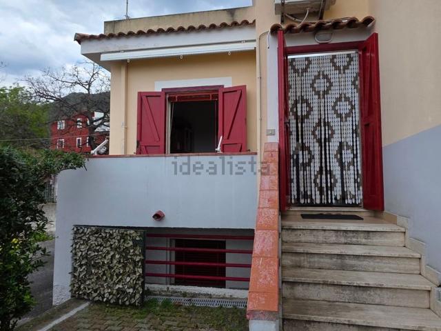 Villetta a schiera in vendita di 90 m² in Via G. Battista Falcone, 12