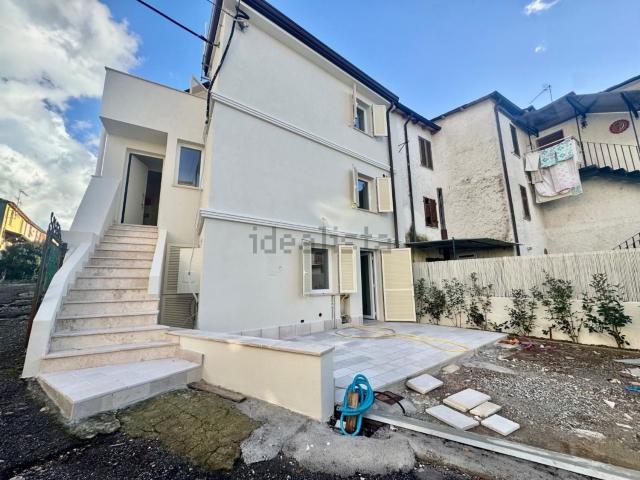 Villetta a schiera in vendita di 90 m² in Via Montepepe, 54100