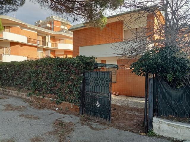 Villetta a schiera in vendita di 90 m² in Viale dei Navigatori, 44