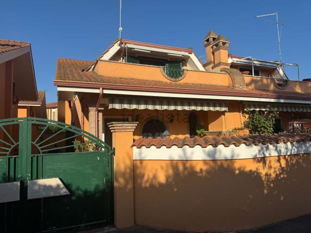 Villetta a schiera in vendita di 94 m² in Viale Colle Romito, 215