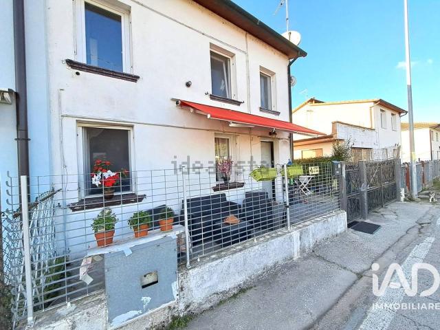 Villetta a schiera in vendita di 95 m² in Via Giovanni Monti