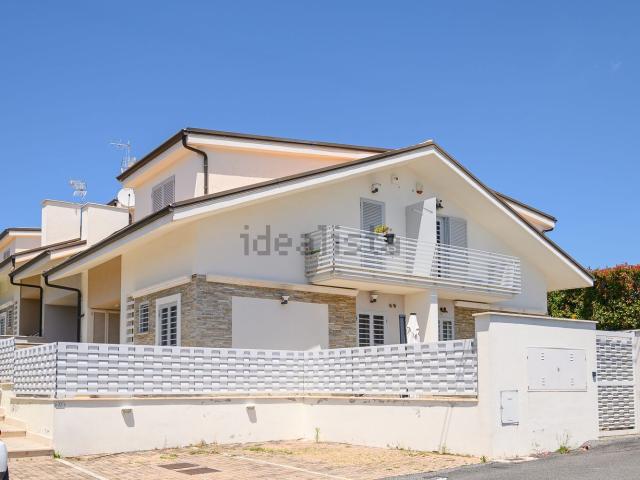 Villetta a schiera in vendita di 95 m² in Via Subiaco