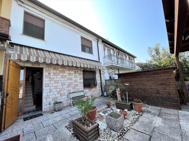 Villetta a schiera in vendita di 96 m² in Via Fratelli Cervi