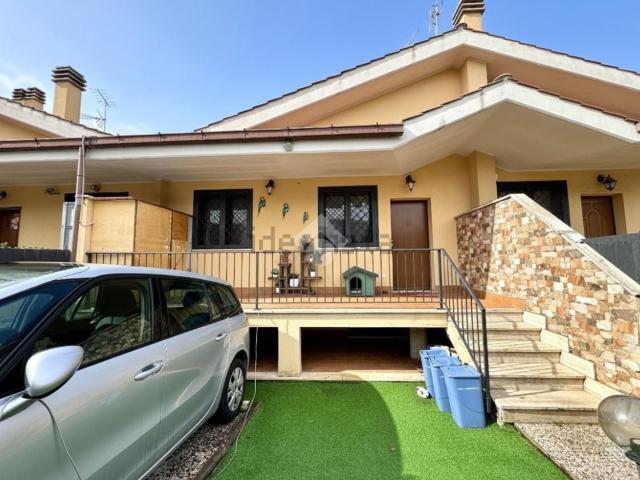 Villetta a schiera in vendita di 100 m² in Via Angelo Ugoleto, 4