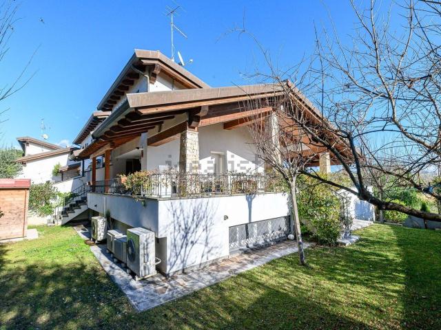 Villetta a schiera in vendita di 100 m² in Via Giulio Pittarelli, 169
