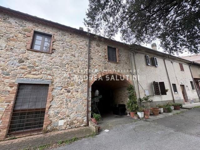 Villetta a schiera in vendita di 102 m² in Via Chianni 1