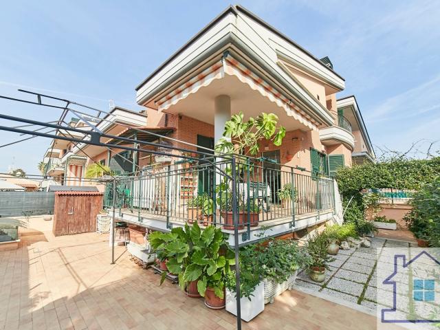 Villetta a schiera in vendita di 103 m² in Via San Michele di Ganzaria, 11