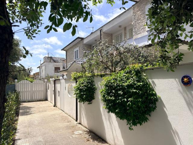 Villetta a schiera in vendita di 108 m² in Via Porto San Giorgio