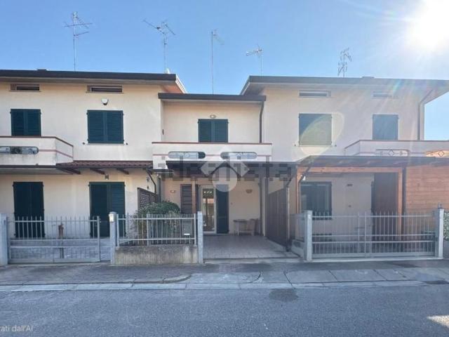 Villetta a schiera in vendita di 109 m² in Via Luigi Longo