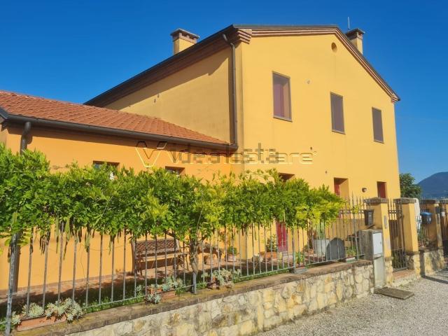 Villetta a schiera in vendita di 110 m² in Via Cà Montanare, 49