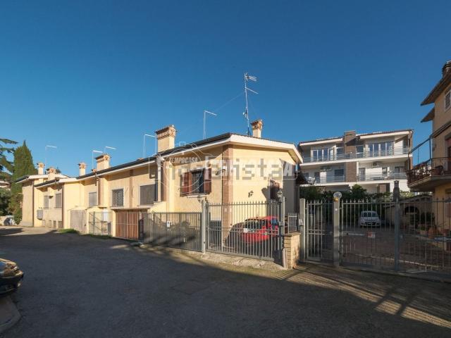 Villetta a schiera in vendita di 110 m² in Via Braccianese Claudia