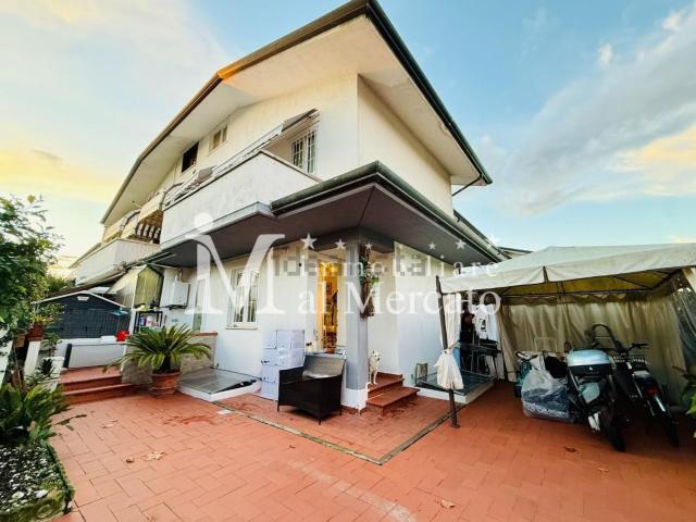 Villetta a schiera in vendita di 110 m² in Via Butterfly, 22