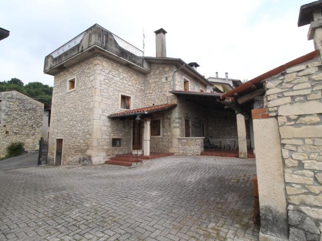 Villetta a schiera in vendita di 110 m² in Via Grumi